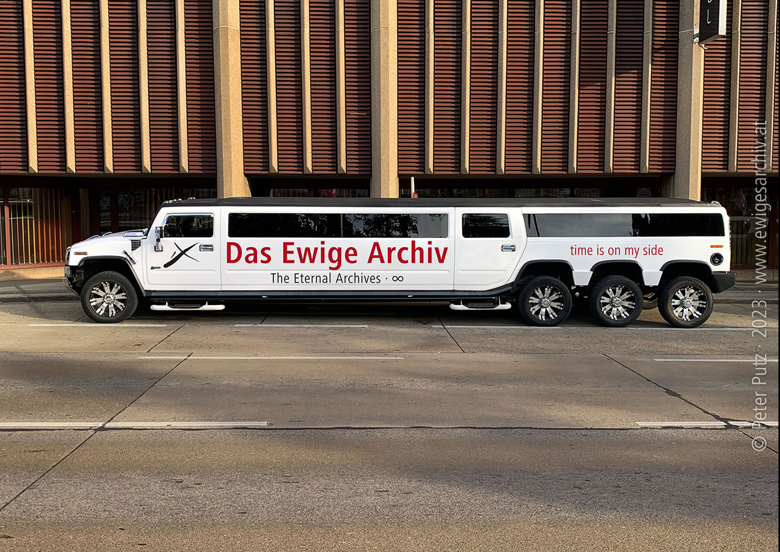 Auto Archive - Das Ewige Archiv · The Eternal Archives · ∞